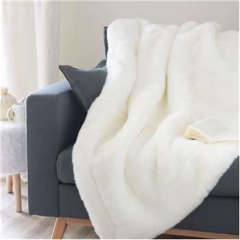 SNOWDOWN faux fur blanket in white (150 x 180cm)